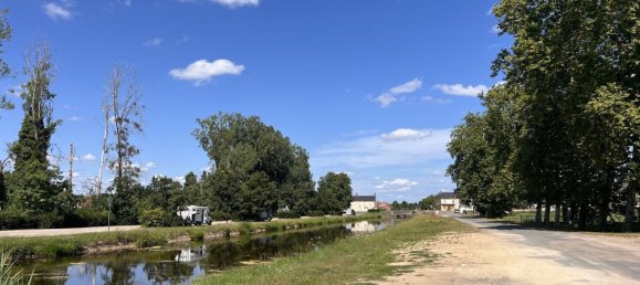 1059m² Land in Sancoins, France No. 253669 2