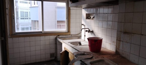 Apartamento de 3 dormitorios en La Coruña, Spain No. 107168 7