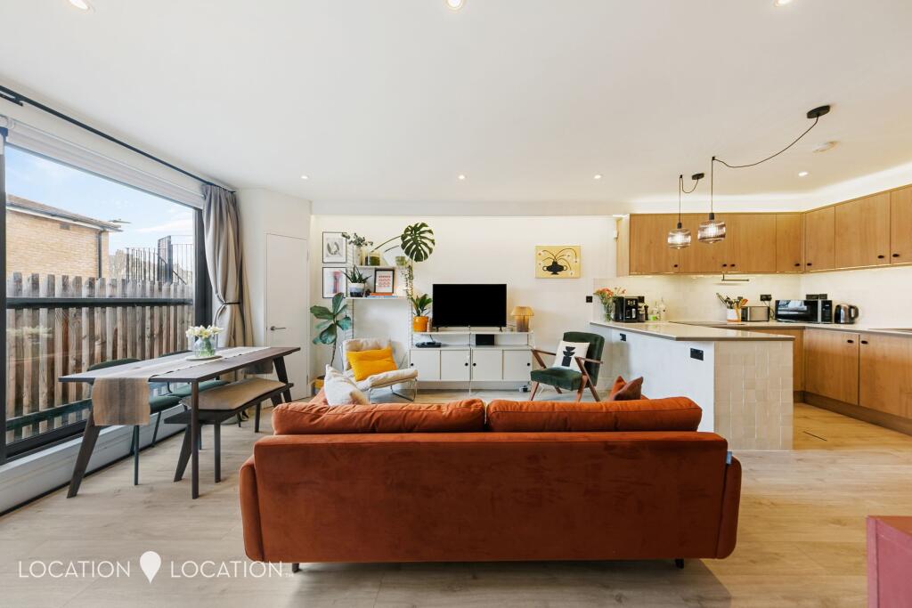 2 bedrooms Apartment in London, United Kingdom No. 4572