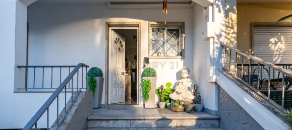 3 bedrooms Villa in Cascais, Portugal No. 106833 2