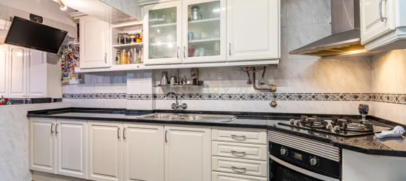 3 bedrooms Villa in Cascais, Portugal No. 106833 8