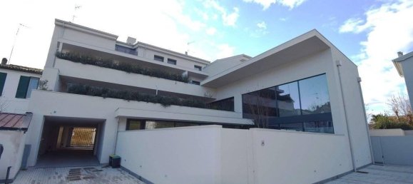 Пентхаус с 4 комнатами в Равенна, Италия № 120753 2