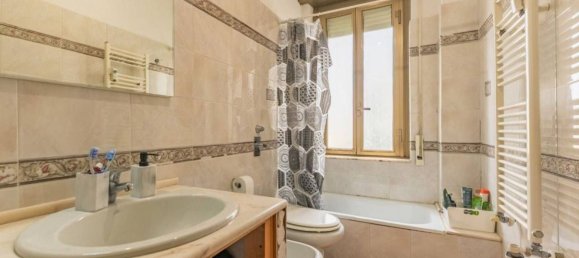 3-salle Appartement à Milan, Italy No. 241658 4