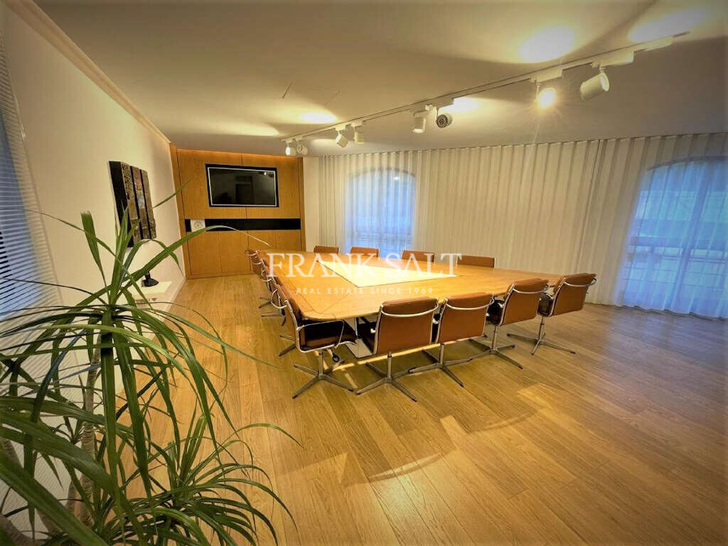 1535m² Office in Pieta, Malta No. 12368
