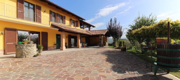 3 bedrooms Villa in Monforte d'Alba, Italy No. 63602 2