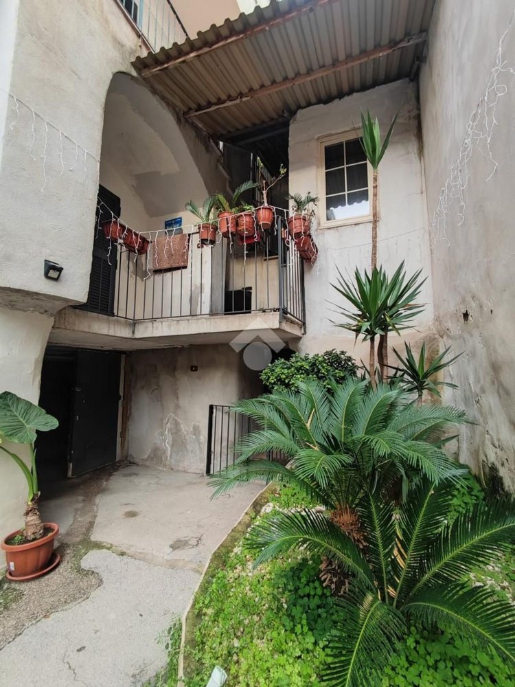 Дом с 2 комнатами в Афрагола, Италия № 135695