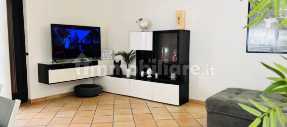 Apartamento de 2 dormitorios en Paullo, Italy No. 360407 10