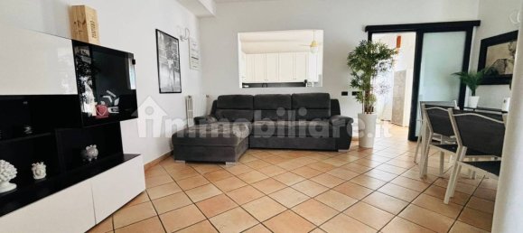 Apartamento de 2 dormitorios en Paullo, Italy No. 360407 2