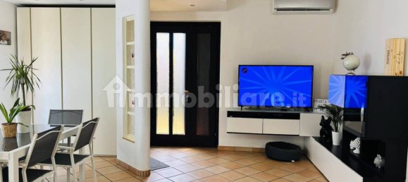 Apartamento de 2 dormitorios en Paullo, Italy No. 360407 16