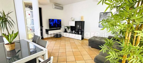 Apartamento de 2 dormitorios en Paullo, Italy No. 360407 8