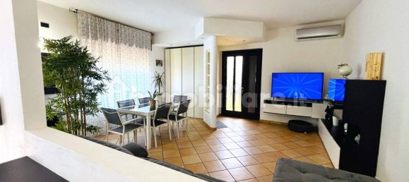 Apartamento de 2 dormitorios en Paullo, Italy No. 360407 13