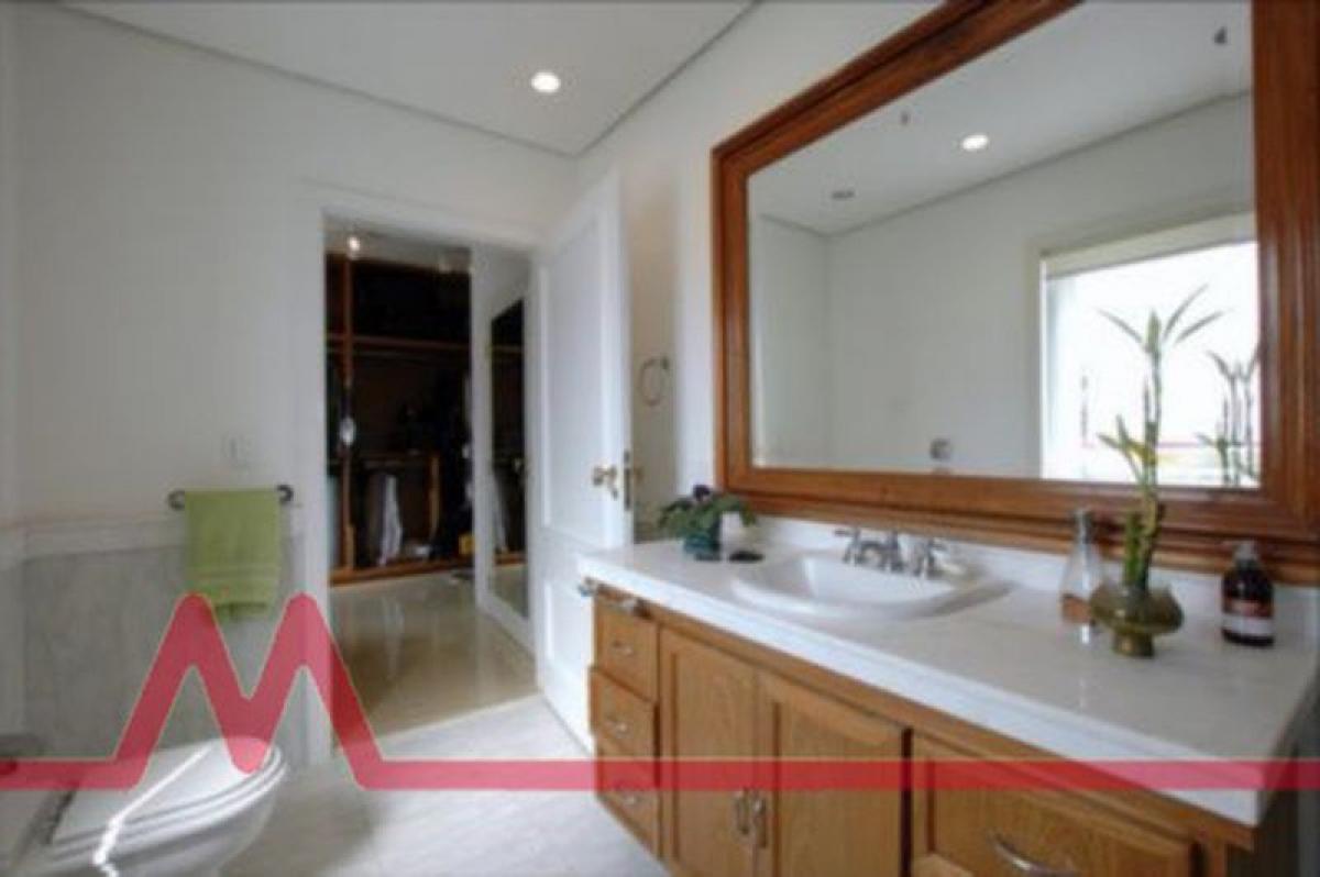 Casa de 4 dormitorios en Sao Paulo, Brazil No. 528602