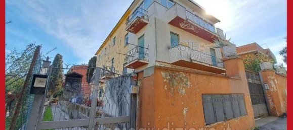 5 bedrooms Apartment in Rome, Italy No. 330796 2