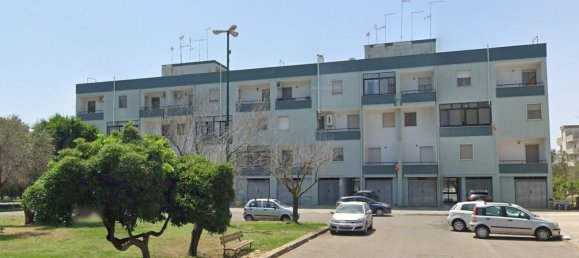 5 rooms Apartment in Campi Salentina, Italy No. 43312 3