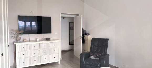 Квартира с 2 комнатами в Бари, Италия № 33847 20