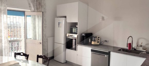 Квартира с 2 комнатами в Бари, Италия № 33847 10