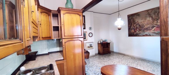 2 bedrooms Apartment in Montevarchi, Italy No. 266341 4