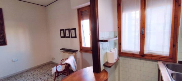 2 bedrooms Apartment in Montevarchi, Italy No. 266341 5