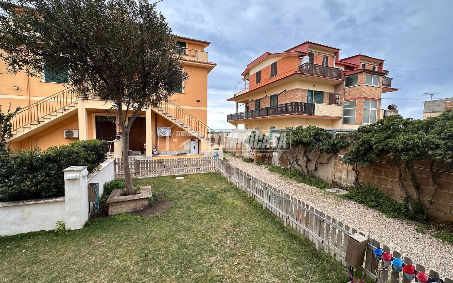 Квартира с 2 комнатами в Ладисполи, Италия № 115918