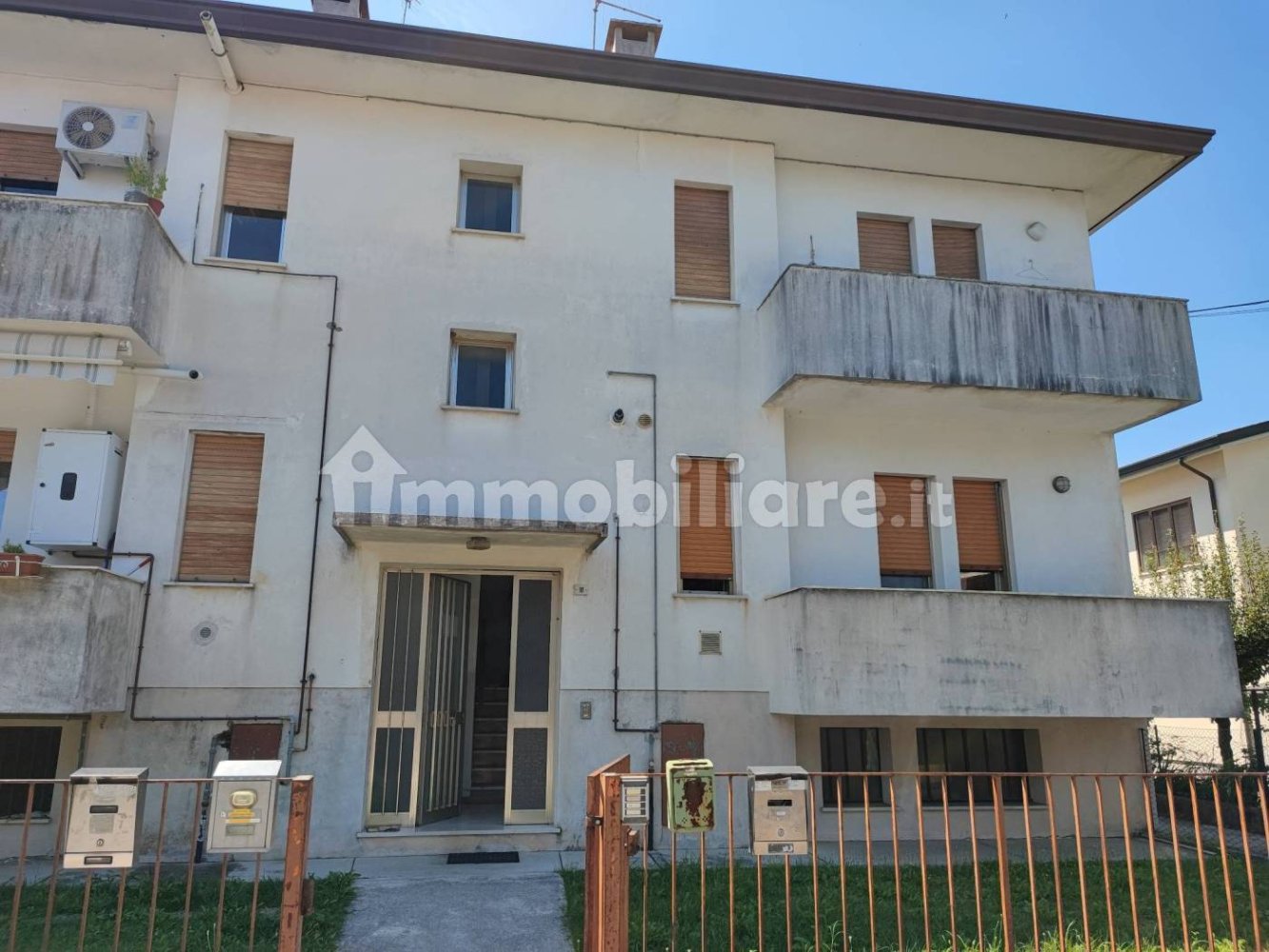 Apartamento de 2 dormitorios en Pordenone, Italy No. 302291