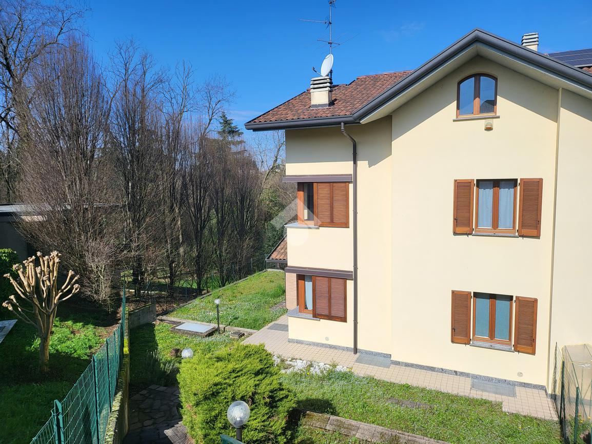 4 rooms Villa in Besana in Brianza, Italy No. 14750