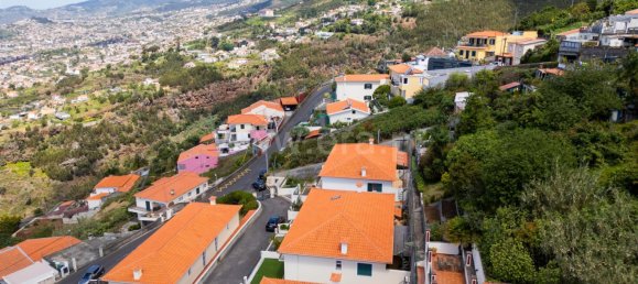 Дом с 3 спальнями в Фуншал, Португалия № 142130 3