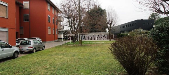 3 rooms Apartment in Inverigo, Italy No. 3520 2