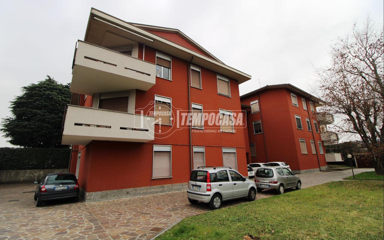 3 rooms Apartment in Inverigo, Italy No. 3520
