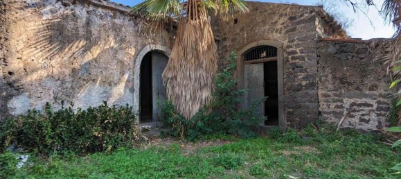 4 rooms House in Aci Catena, Italy No. 160475 2