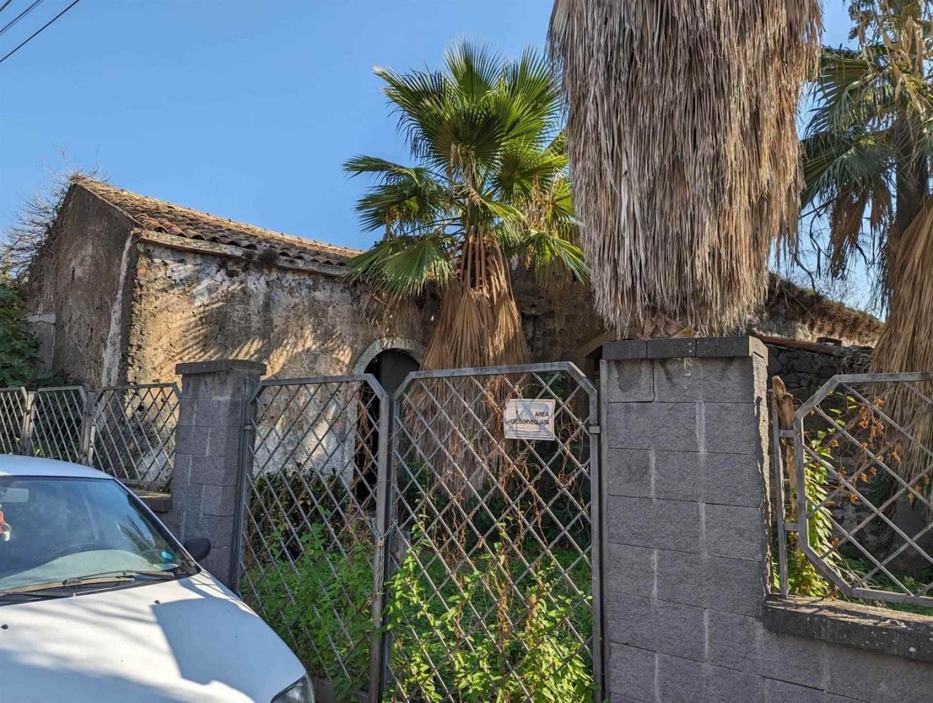 4 rooms House in Aci Catena, Italy No. 160475