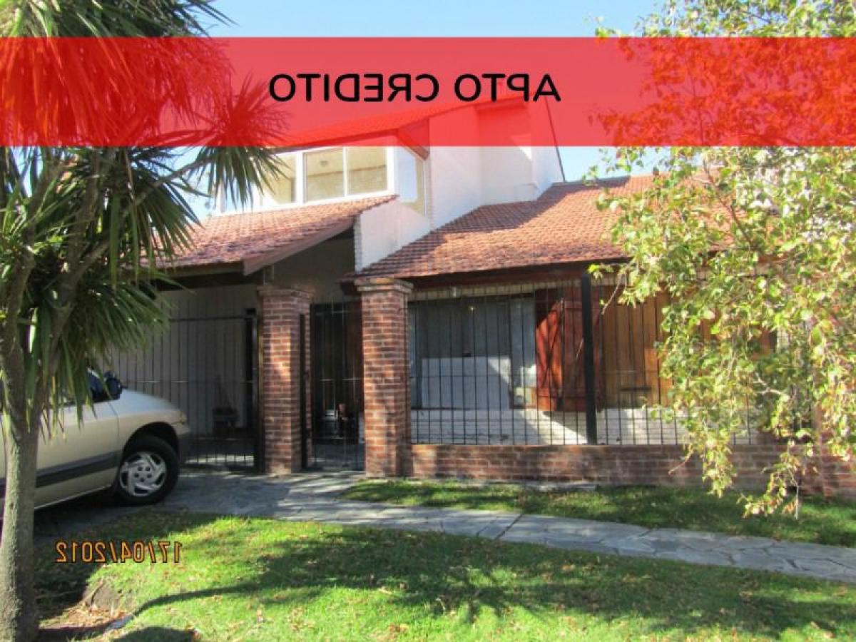 3 bedrooms House in Mar del Plata, Argentina No. 70407