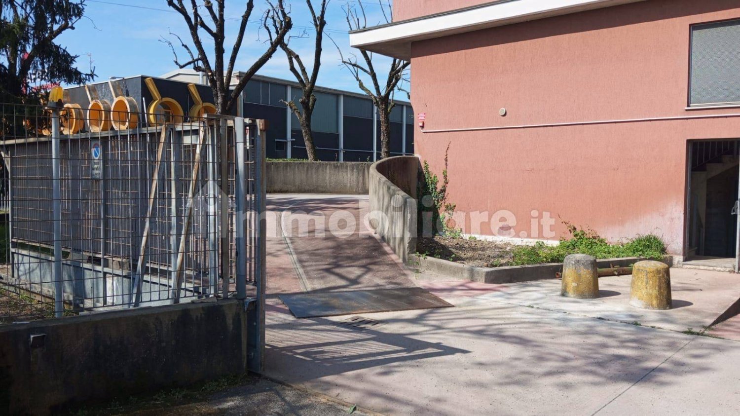 Garaje en Corsico, Italy 15 m² No. 362973