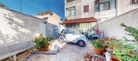 Apartamento de 4 divisões em Lizzanello, Italy N.º 36023 40