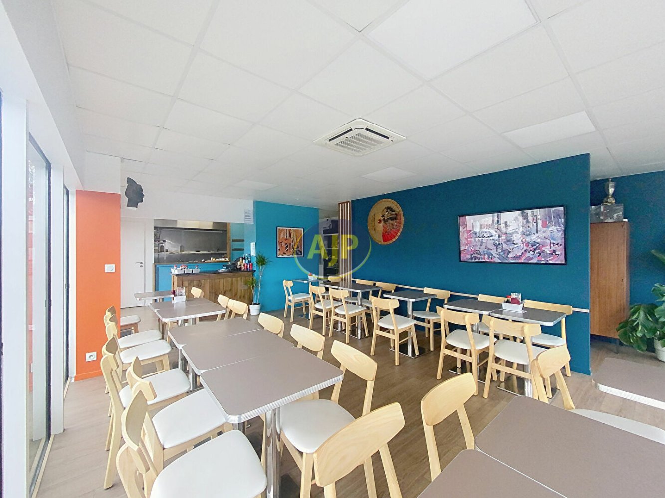 62m² Commercial property in Le Haillan, France No. 306724