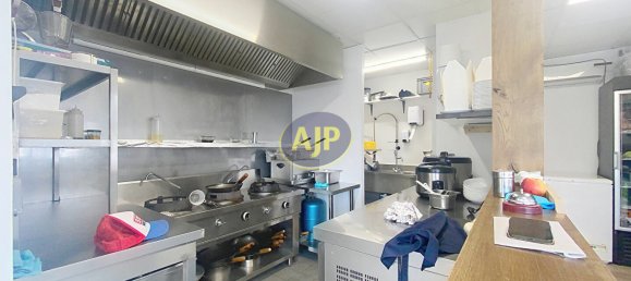 62m² Commercial property in Le Haillan, France No. 306724 2