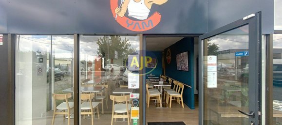 62m² Commercial property in Le Haillan, France No. 306724 4