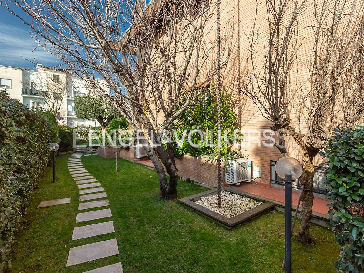 4 bedrooms Villa in Rome, Italy No. 105789