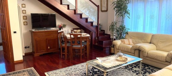 6 rooms Apartment in Perugia, Italy No. 279438 4