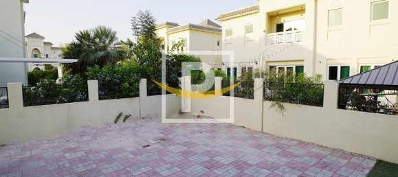 Villa de 4 dormitorios en Al Furjan, UAE No. 9182 3