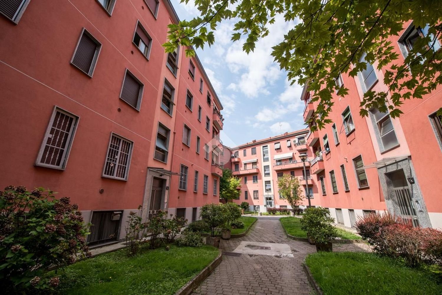 2 rooms Apartment in Milan, Italy No. 291531