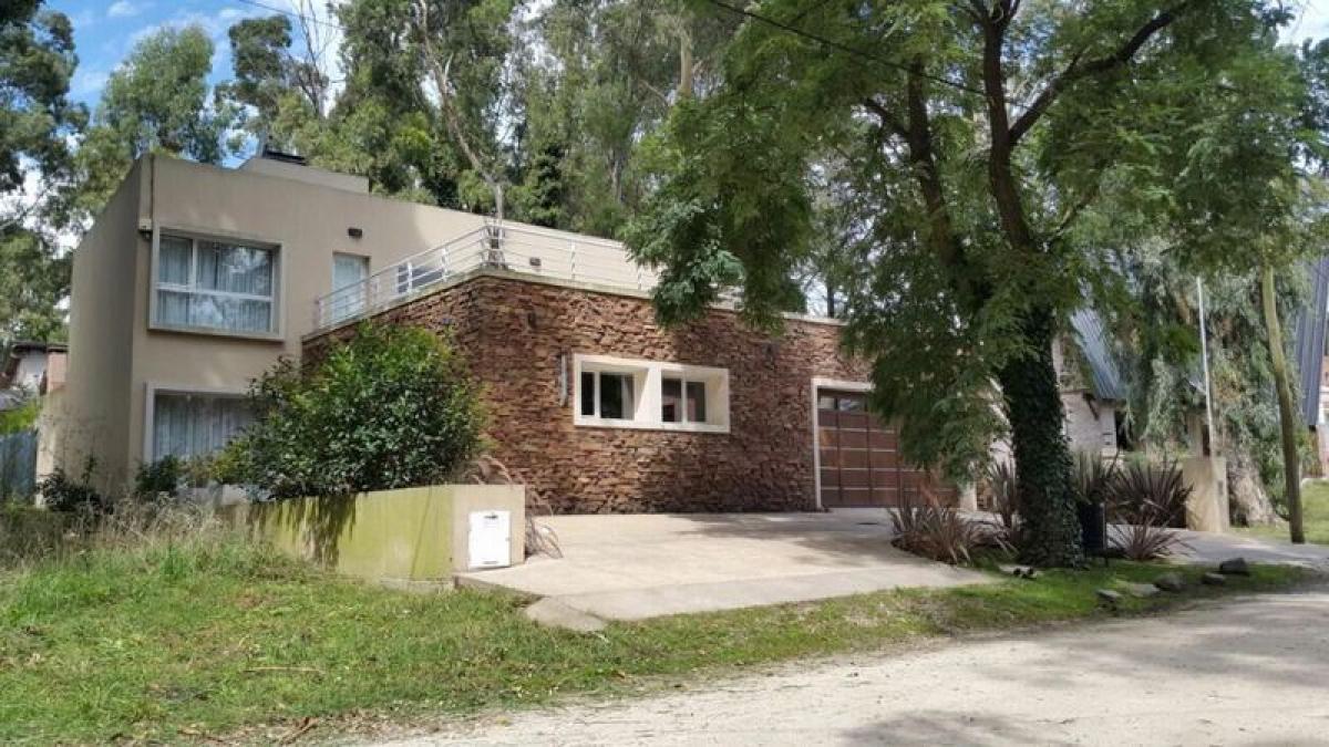 4 bedrooms House in Mar del Plata, Argentina No. 69300