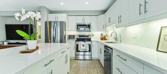 3 bedrooms House in Niagara Falls, Canada No. 988 11