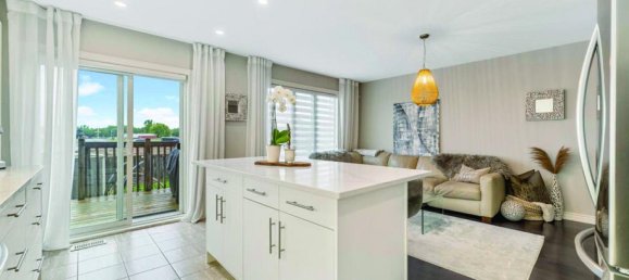 3 bedrooms House in Niagara Falls, Canada No. 988 10