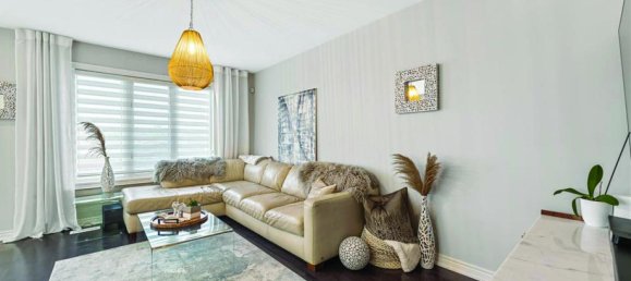 3 bedrooms House in Niagara Falls, Canada No. 988 7