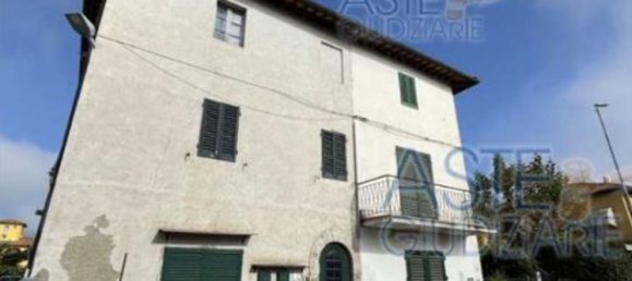 3 rooms Apartment in Massa e Cozzile, Italy No. 40734 11