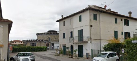 3 rooms Apartment in Massa e Cozzile, Italy No. 40734 2