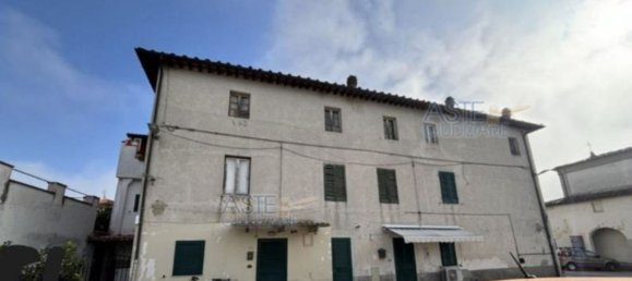 3 rooms Apartment in Massa e Cozzile, Italy No. 40734 6