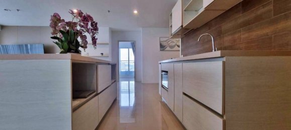 3 bedrooms Condo in Bang Lamung, Thailand No. 69334 8