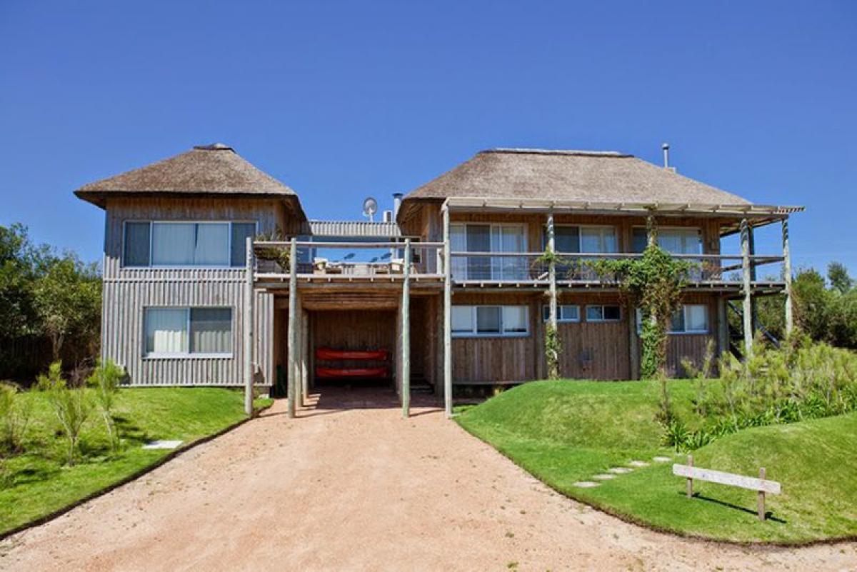 4 bedrooms House in Maldonado, Uruguay No. 10297