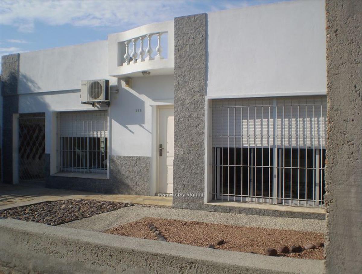 2 bedrooms House in Canelones, Uruguay No. 2844